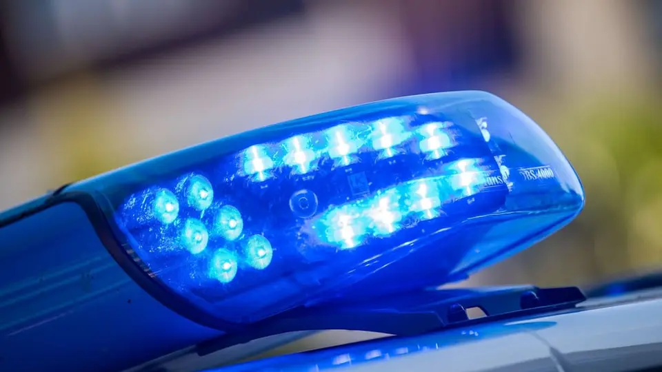 Blank-firing pistol brandished during traffic dispute on Magdeburger Ring – investigations launched against two drivers