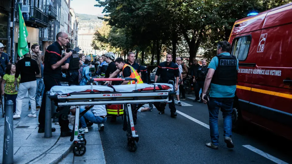 Voiture fonce sur la marche pour le climat à Clermont-Ferrand : quatre blessés, conducteur en garde à vue