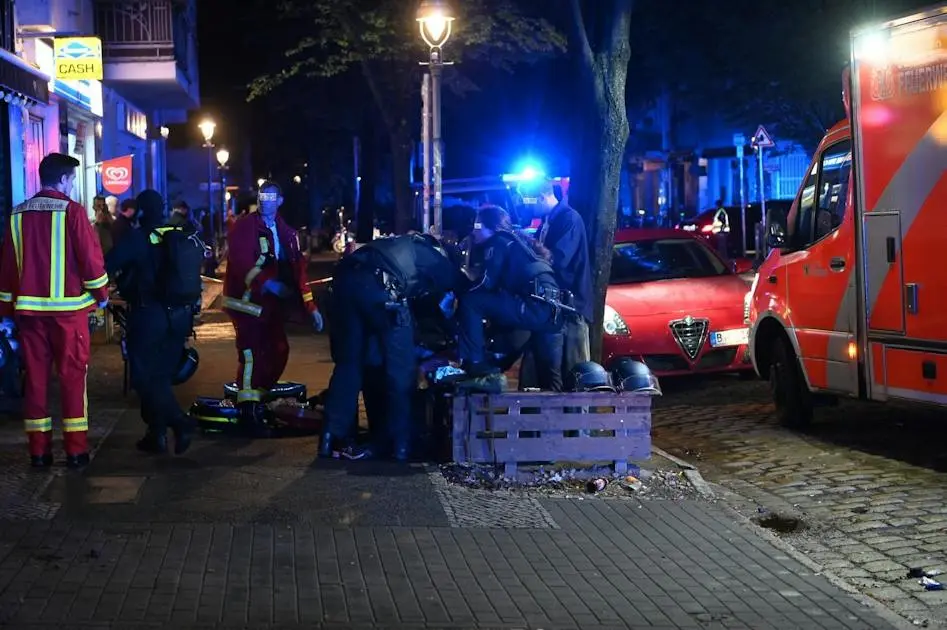 Zwei Männer bei Schießerei aus Auto in Neukölln verletzt