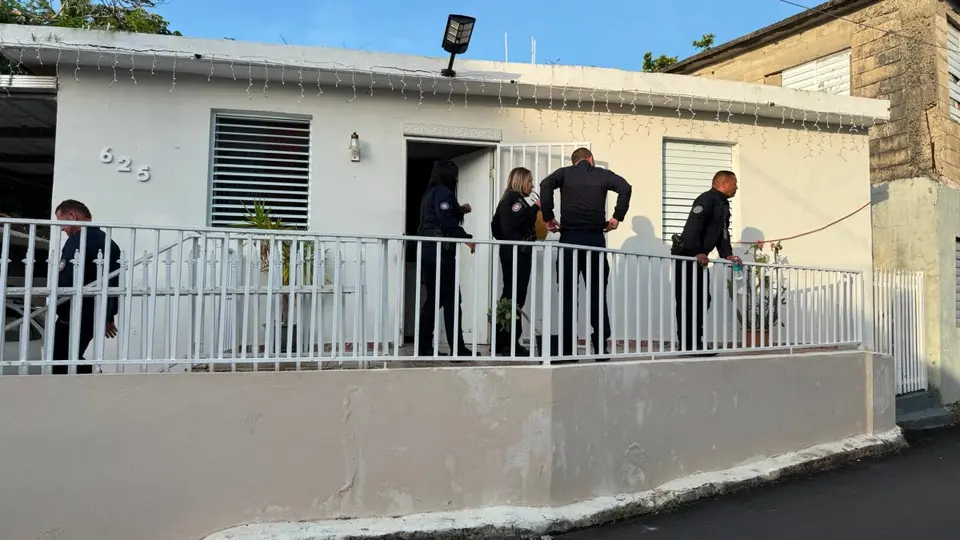Drug Agents Seize Weapons and Detain Two People in Santurce