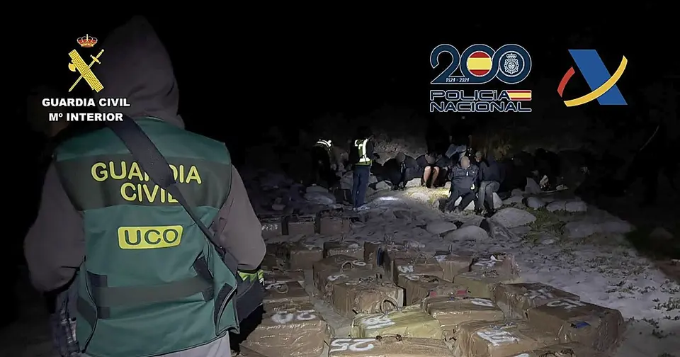 Judge orders release of one suspect in Muxía cocaine seizure