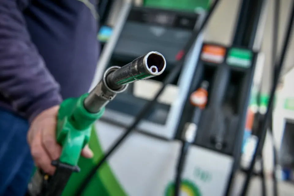 Police officer and student convicted of attempted petrol station arson in Volos