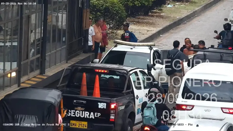 Tres asaltos en buses de la Metrovía: ciudadanos retienen al sospechoso en el Guasmo Sur