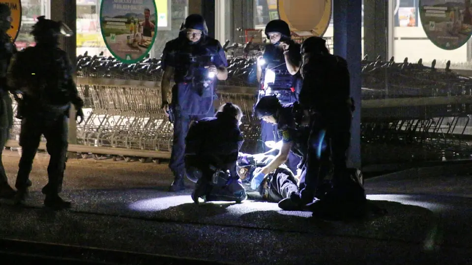 Frau am Bahnhof Oberndorf angeschossen – Mann festgenommen