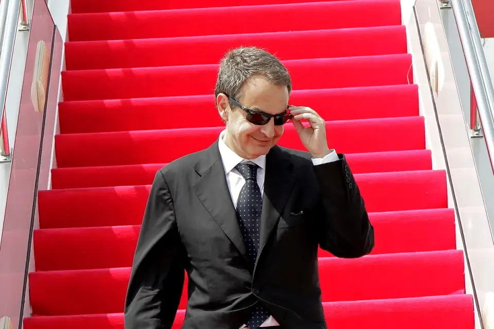 Piezas de alta joyería no declaradas sitúan al expresidente Zapatero en el punto de mira por presunta evasión fiscal y contrabando