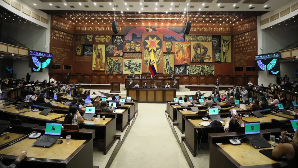 Ecuador aprueba ley contra reclutamiento de menores: penas suben hasta 26 años