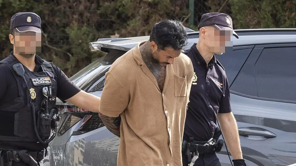 Juez ordena prisión por asesinato de mujer en Benidorm; liberan a dos cómplices