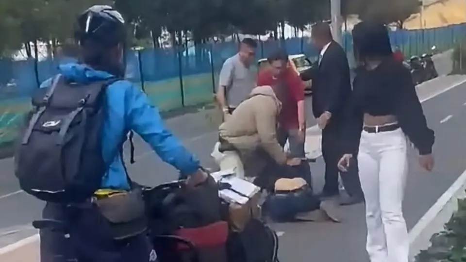 Robber Begs Police for Help While Being Beaten in Chapinero, Bogotá