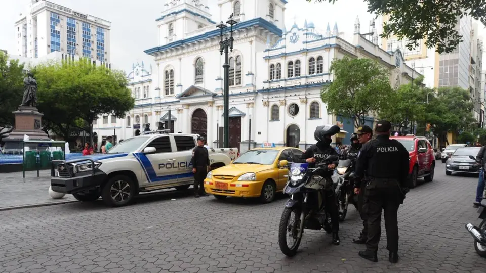 Mujer baleada en el abdomen tras robo de USD 2.000 en el centro de Guayaquil