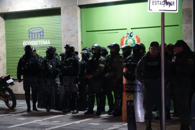 Detention of Bolivia's Attorney General sparks vigil and protests at Public Ministry in La Paz