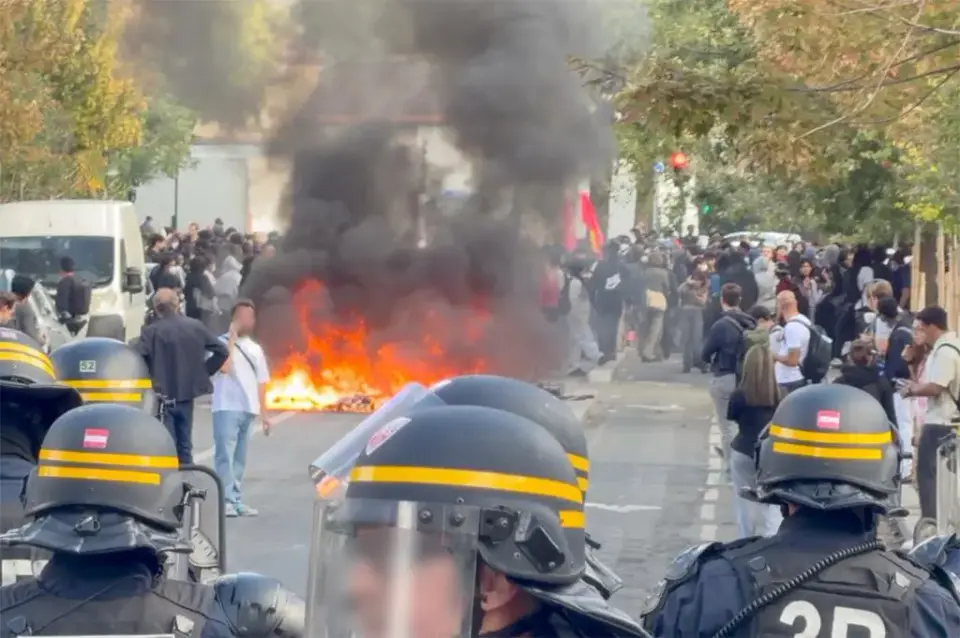 Secondary school blockades in France: 305 police officers injured, ministry denounces urban violence