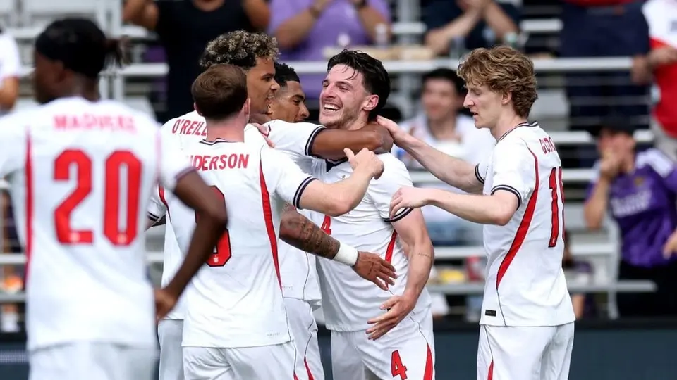 Thieves steal England football team gear in Kansas City; two arrested