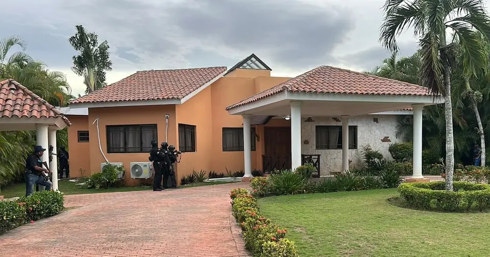 Ciudadano alemán detenido en Juan Dolio con armas y $34,200 en efectivo