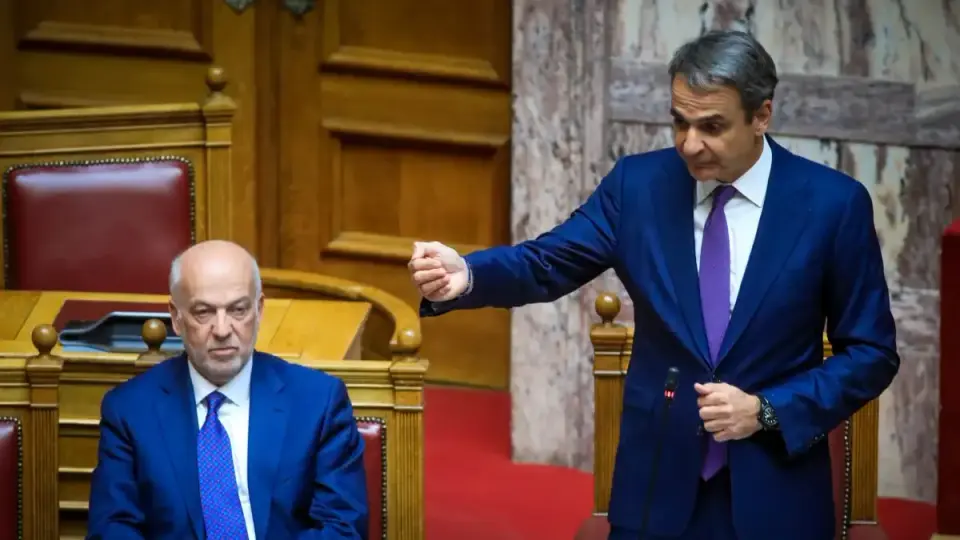Μαξίμου υπερασπίζεται Φλωρίδη για τα «μπάζα» — βούλευμα επιβεβαιώνει «μπάζωμα» στα Τέμπη