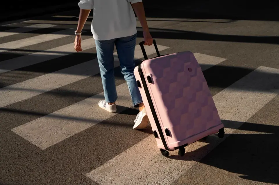 New airport scam: innocent passengers used as drug mules through luggage tag swap