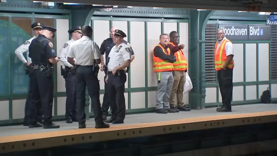 Man, 25, charged with murder after fatal stabbing on New York subway J train
