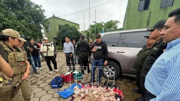 Dinero hallado en ambulancia de Mariaca llega a La Paz; Policía investiga dos clínicas