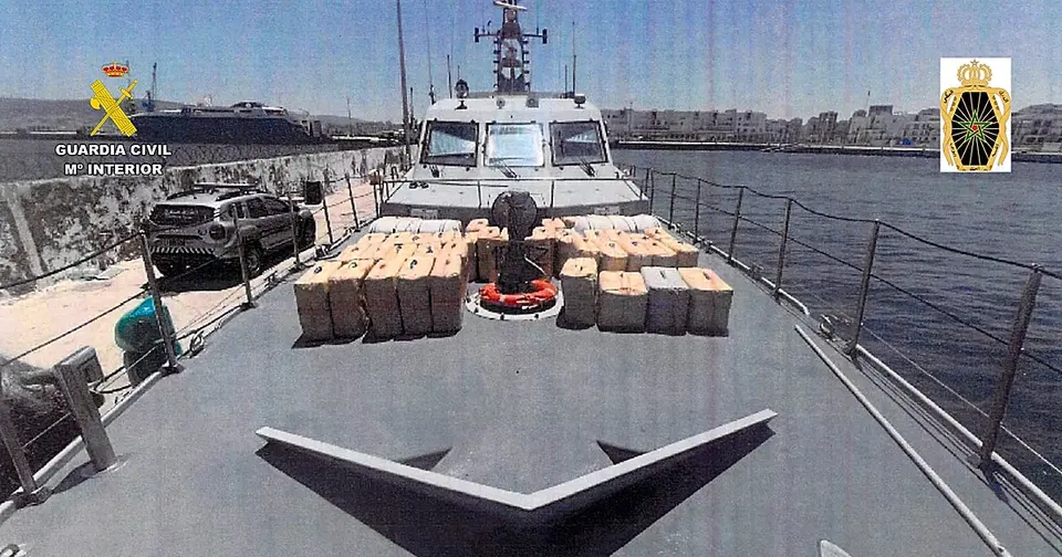 Frustrado un alijo de casi cinco toneladas de hachís en el Estrecho de Gibraltar