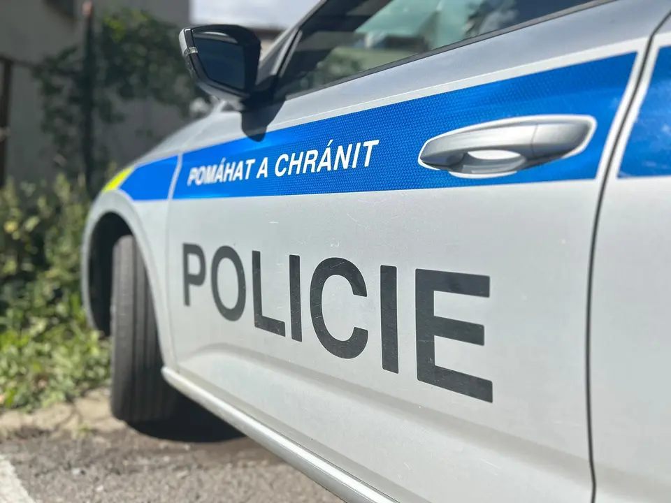 Disorder in Jihlavsko region: police seek white VW Passat, witnesses can assist with dashcam footage