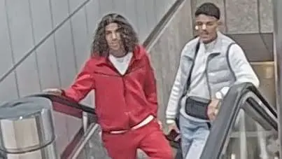 Brutal überfallen in Düsseldorf: Polizei sucht zwei Schläger