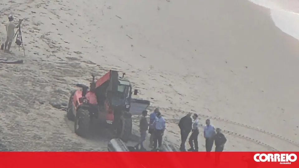 Sete estrangeiros detidos e embarcação apreendida em operação antinarcotráfico na Arrifana, Aljezur