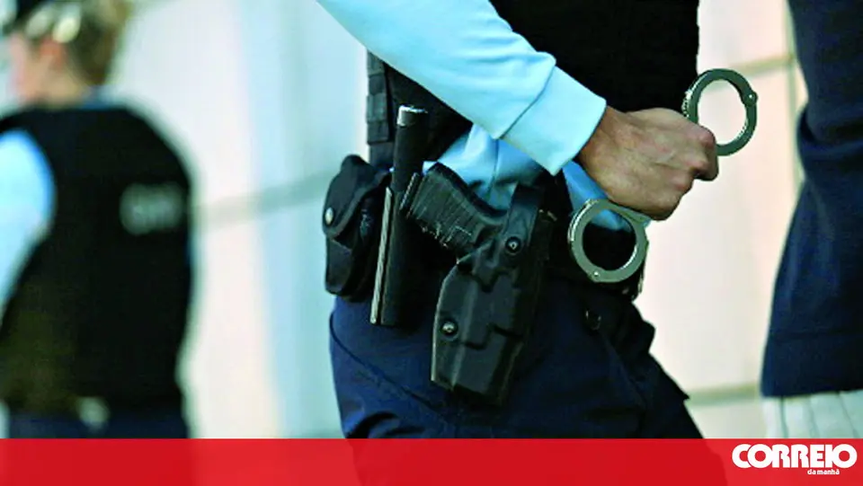 Group of 13 robbers attacks five people in Águeda and steals money and mobile phones