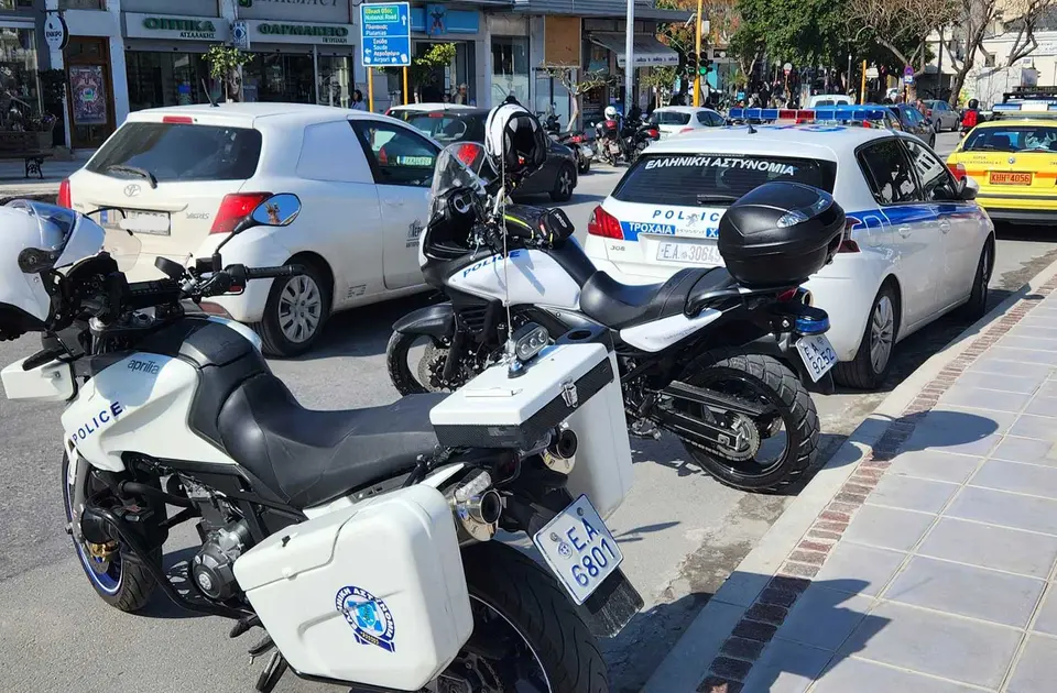 Chania: Two taxi drivers arrested for overcharging – One without a driving licence