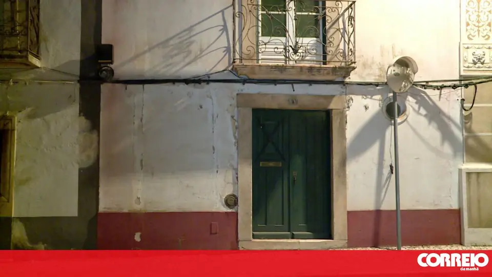 Homem de 54 anos encontrado morto e seminu em casa em Borba