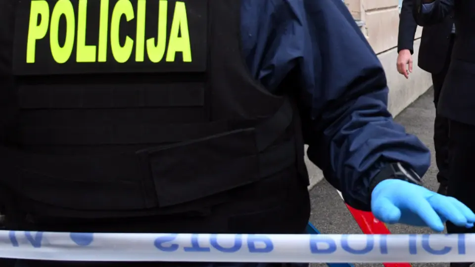 Two robberies in Tivoli in one night: attackers with baton and sharp object