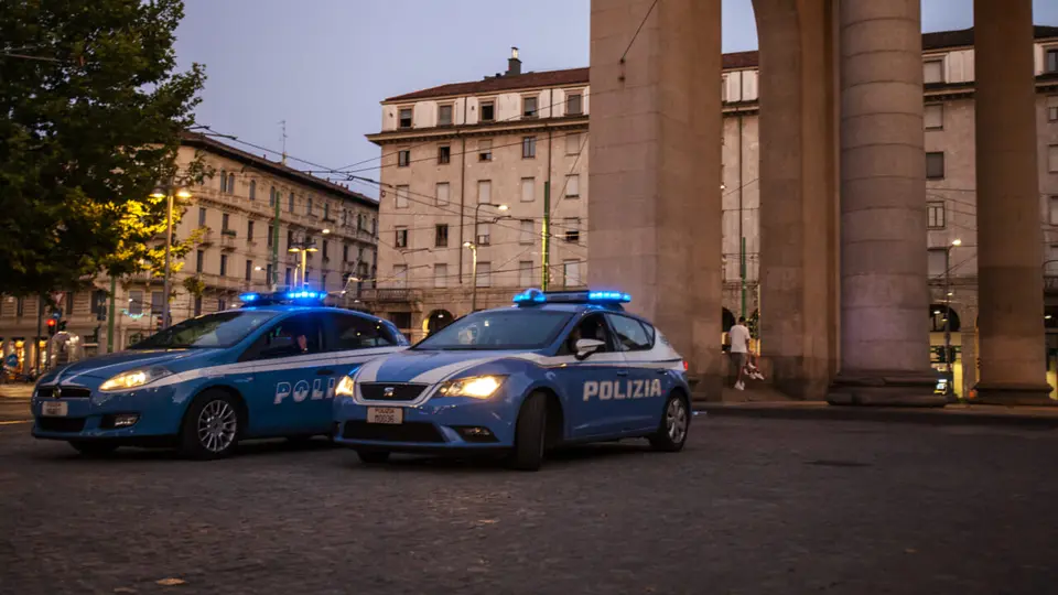 Tre uomini arrestati a Milano per droga e frode con carte di credito