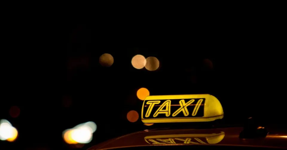 Επίθεση σε οδηγό ταξί στη Νέα Ιωνία: 35χρονος δάγκωσε και έκοψε το αυτί της