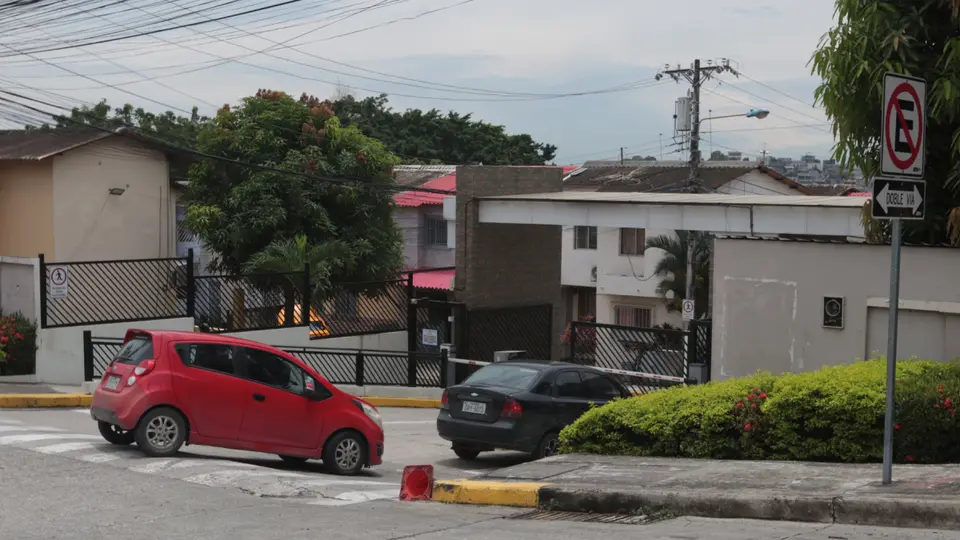 Couple killed leaving gated community on road to Daule, Guayaquil