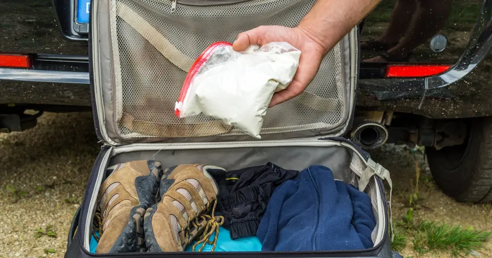 Justice : quatre trafiquants de drogue interceptés à l'aéroport de Martinique écroués