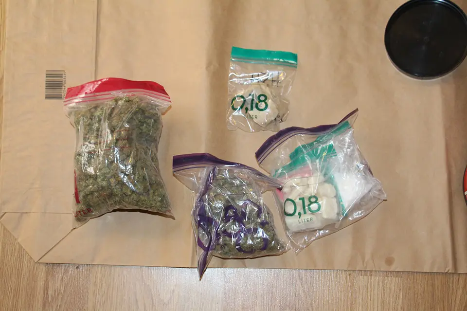 Police catch two drug couriers in Rakvere, over 300 stashes found across Estonia