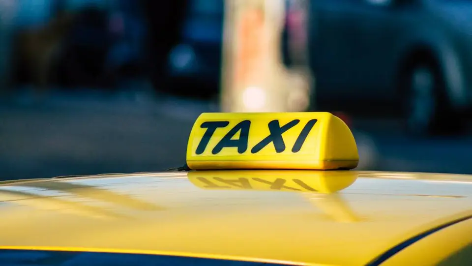 35-year-old remanded in custody after biting and severing taxi driver's ear in Nea Ionia