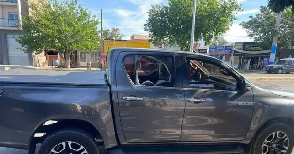 Hombre detenido en Pocito tras ser sorprendido forzando una camioneta Toyota