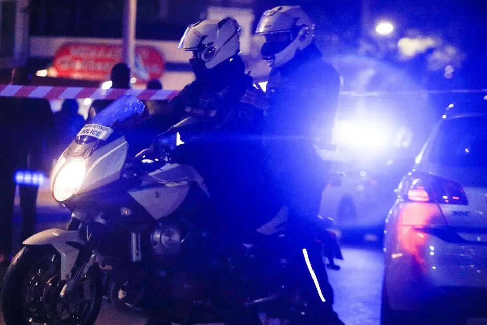 Δύο ανήλικοι συλλαμβάνονται στο Καματερό μετά από καταδίωξη με κλεμμένο ταξί
