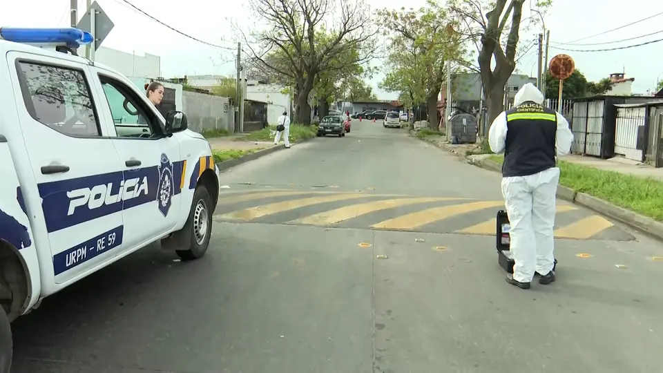 Man fatally stabbed in Cerro, Montevideo; police search settlement