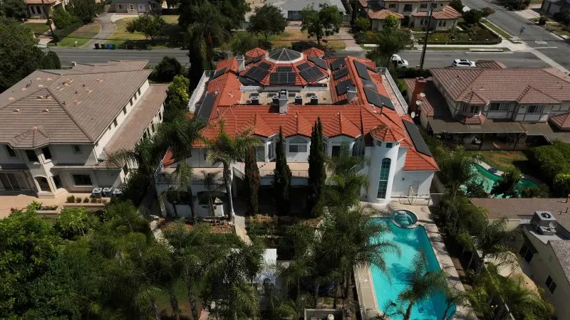 California couple charged over surrogacy abuse scheme involving 21 children