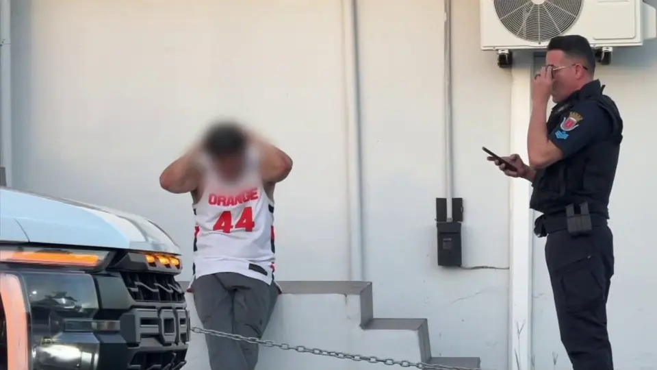 Persecución vehicular de Bayamón a Carolina termina con hombre arrestado en Pontezuela