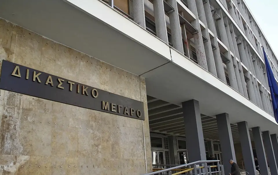 Thessaloniki: Prosecution launched against driver and attendant who left 17-year-old with disability alone on bus