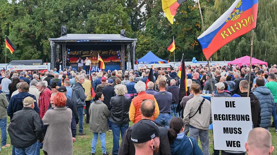 Ermittlungen nach AfD-Fest in Fürstenwalde: Neonazi-Kennzeichen und Übergriffe