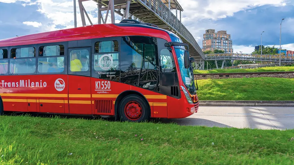 Vendedores informales atacan guarda y son capturados en estación Calle 100 de TransMilenio