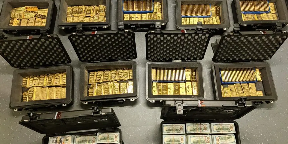 Former CIA official pleads guilty to $194m fraud: gold bars, mansions and fake programmes