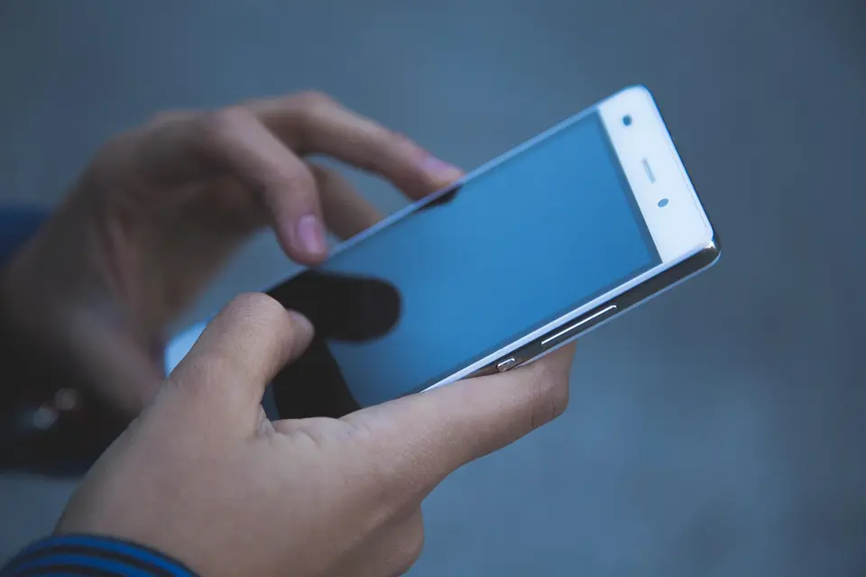 SMS απάτη με πρόστιμο τροχαίας: η Αστυνομία προειδοποιεί να μην ανοίγετε links