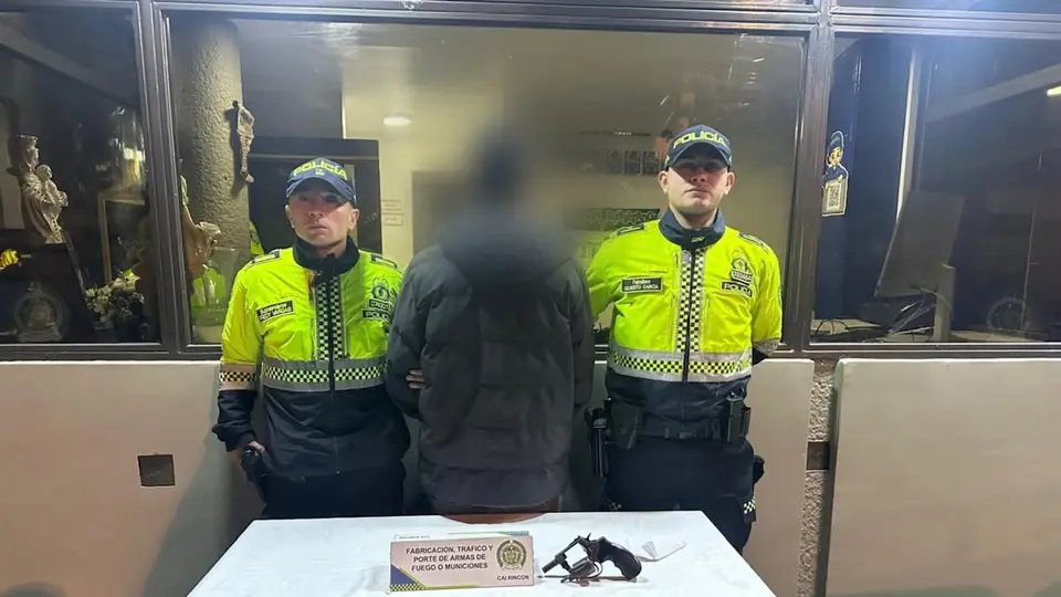 Menor de 17 años capturado en Suba con revólver tras escapar de centro juvenil