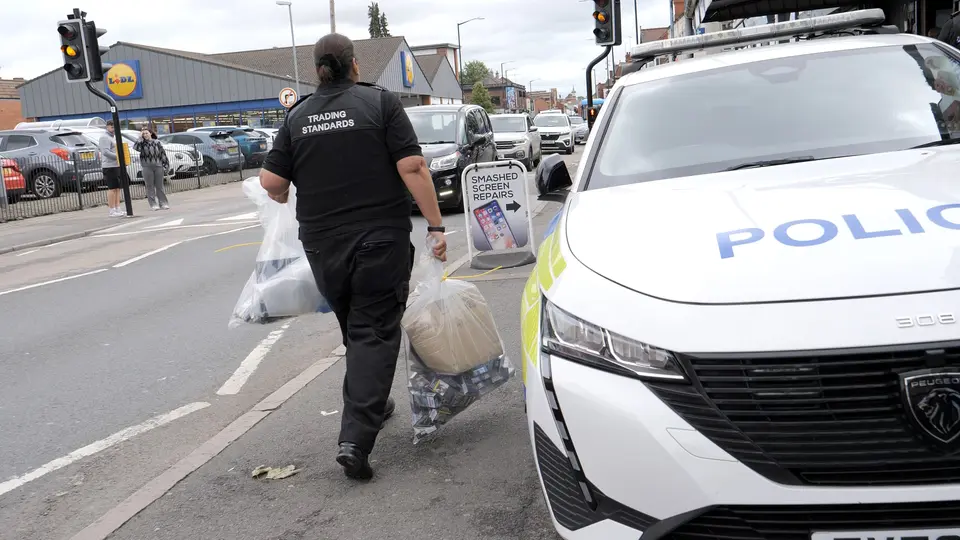 Warwickshire raid seizes 16,000 cigarettes and 853 vapes in crackdown on illegal shops