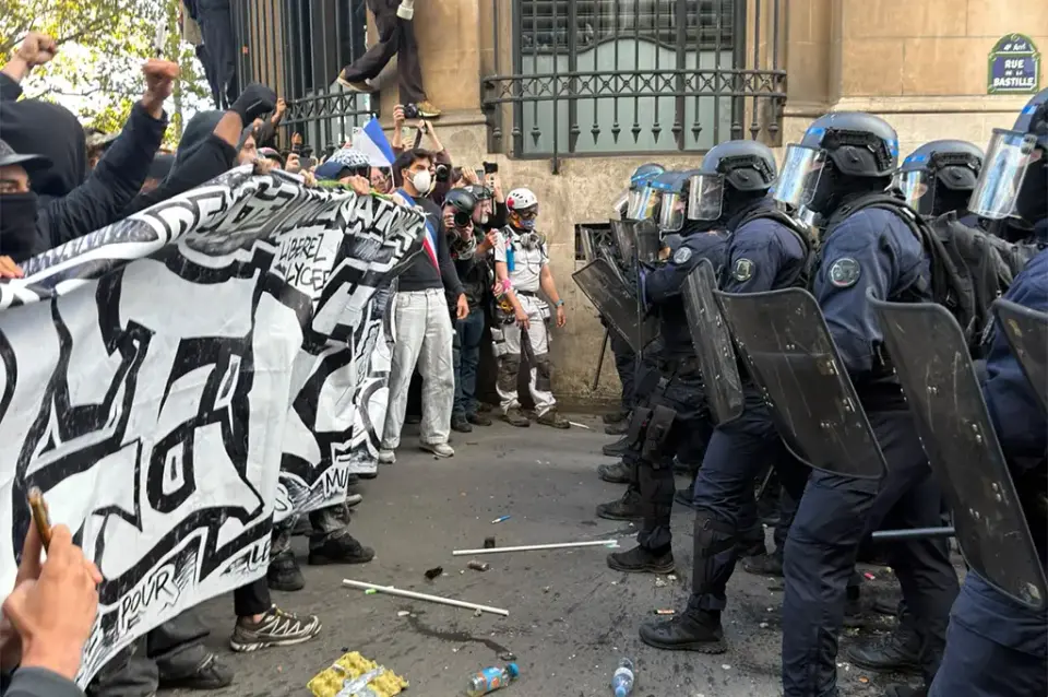 Lycéens mobilisés : 504 interpellations et violences contre écoles et policiers