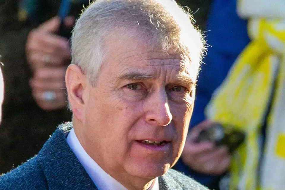 Britanska policija: hišne preiskave pri Andrewu Mountbatten-Windsorju nezakonite