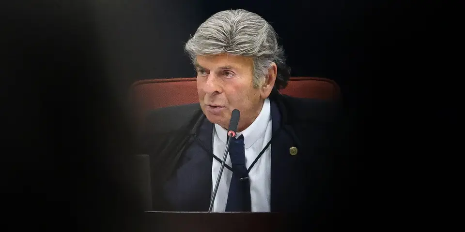 Ministro Fux solicita acesso a processos sigilosos contra Bolsonaro no STF